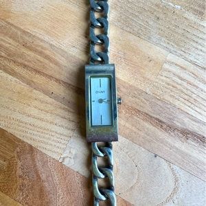 Dkny ladies silver tone curb chain watch NEW BATTERY